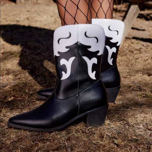 Two Tone Western Black & White Cowboy Boots - Picture 4 of 5